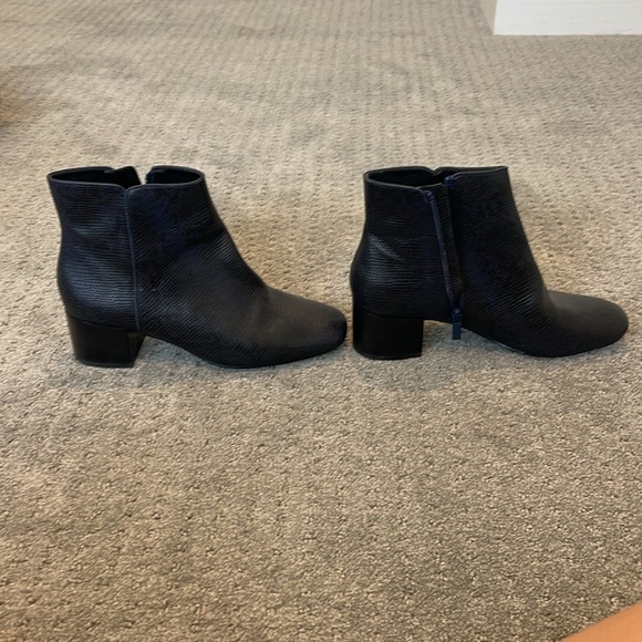 Donald Pliner Cyrus Bootie Size 9 - Picture 3 of 5